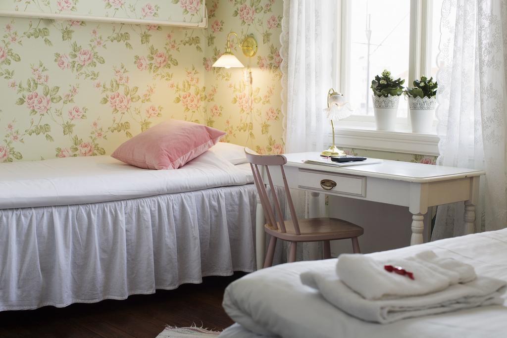 Strandvillan Hotell Och Bed & Breakfast Люсешил Екстериор снимка